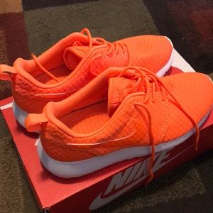 Womens Nike roshe run